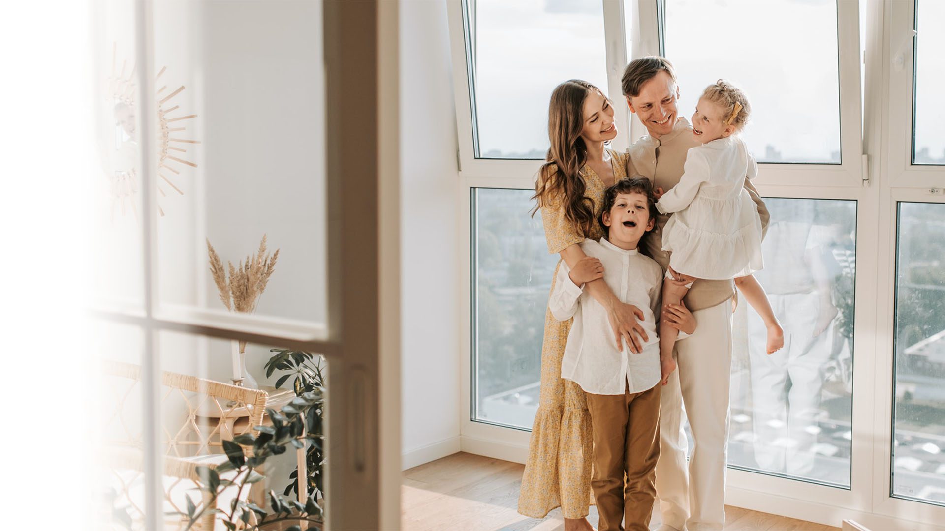happy-family-with-kids-in-the-house financial-planning-woman-sitting-on-desk